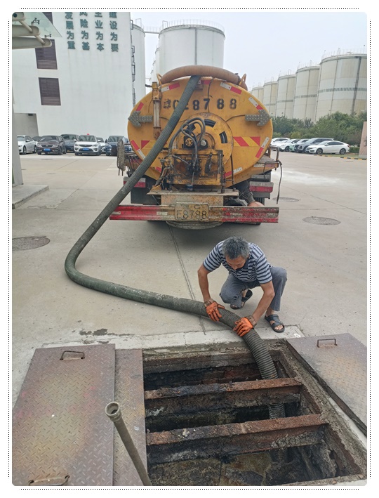 彬村山华侨农场隔油池清掏