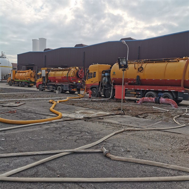 彬村山华侨农场污水池清理