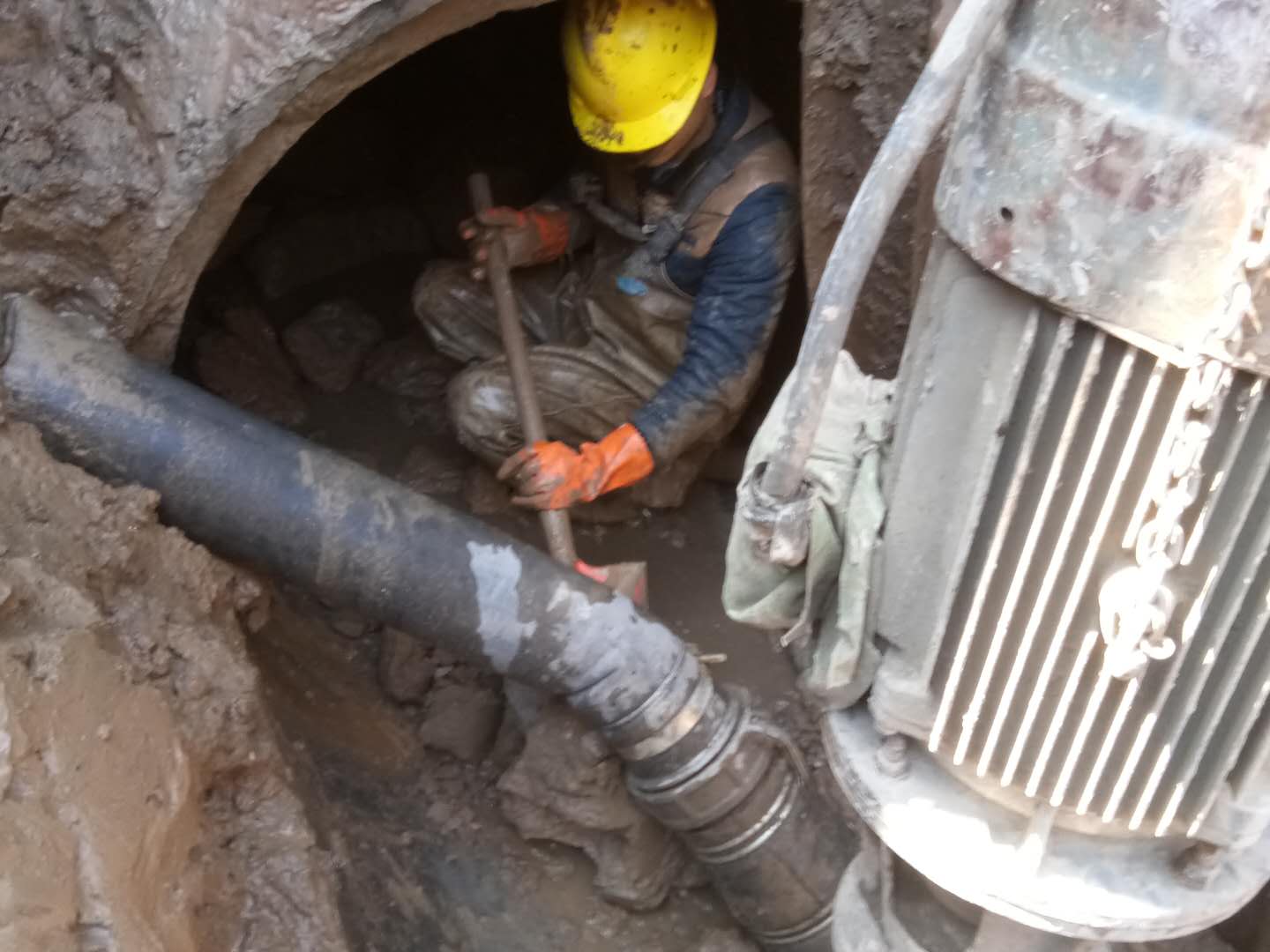 彬村山华侨农场管道清淤