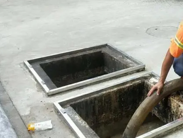 彬村山华侨农场化粪池清理